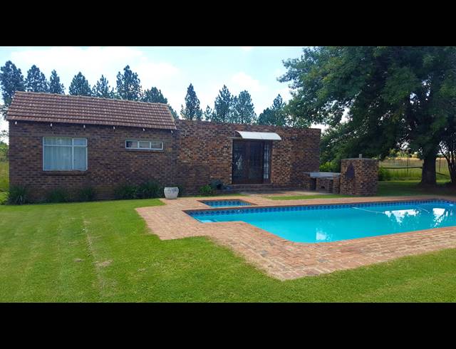 10 BEDROOM GUEST HOUSE FOR SALE IN MOOILANDE